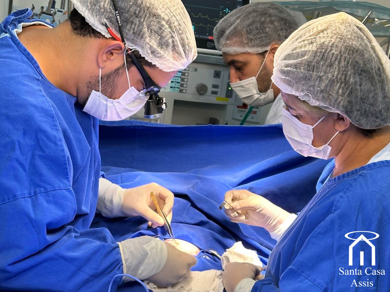 Amor e cuidado: bebê prematuro passa por cirurgia na Santa Casa de Assis e família agradece acolhimento recebido