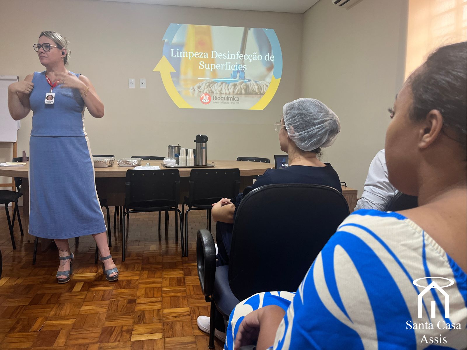 Equipe de Higiene e Limpeza da Santa Casa de Assis passa por capacitação