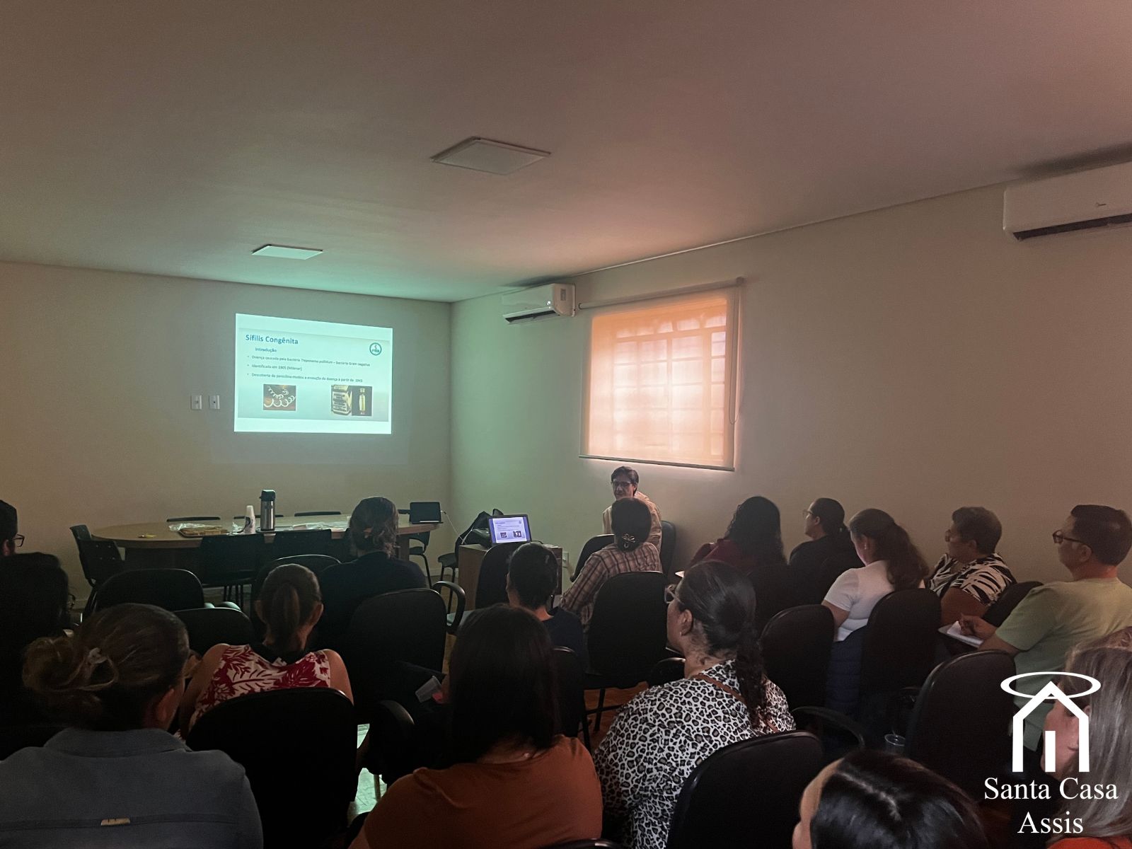 Santa Casa de Assis realiza treinamento sobre protocolo de tratamento de recém-nascidos expostos à sífilis